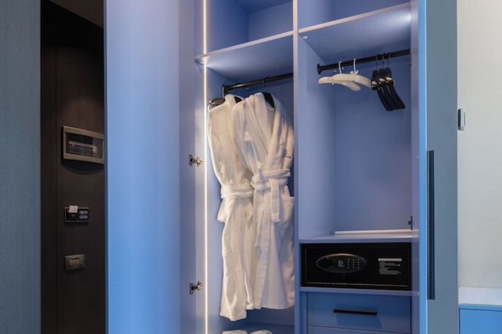 Room 2 of 28