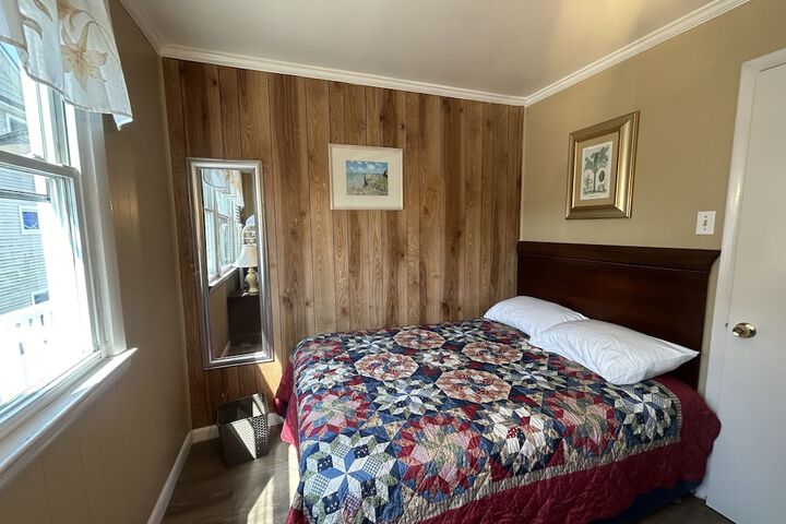 Room 18 of 138