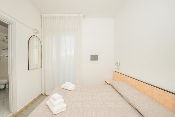 Room 8 of 26