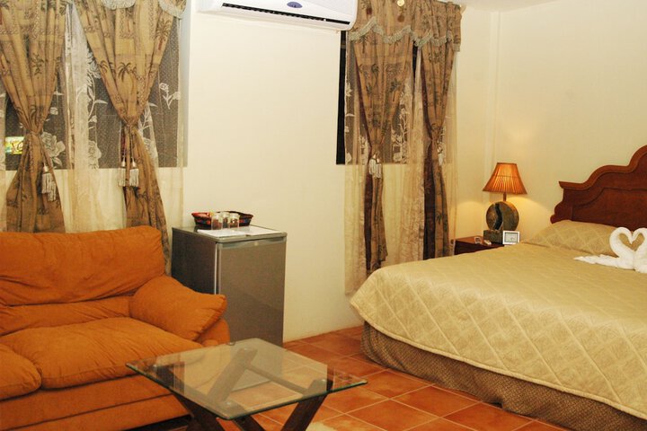 Room 10 of 18