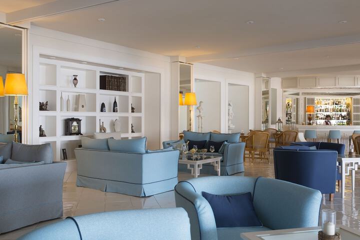Lounge 62 of 84