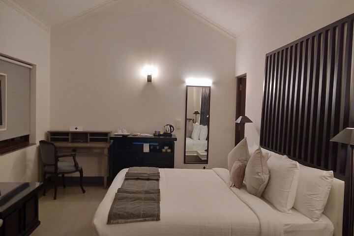 Room 9 of 38