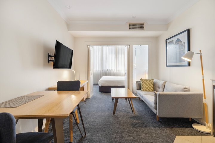 Room 25 of 39
