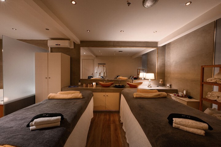 Spa 44 of 70