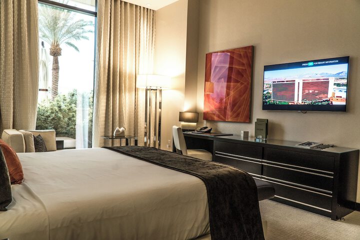 Room 45 of 211