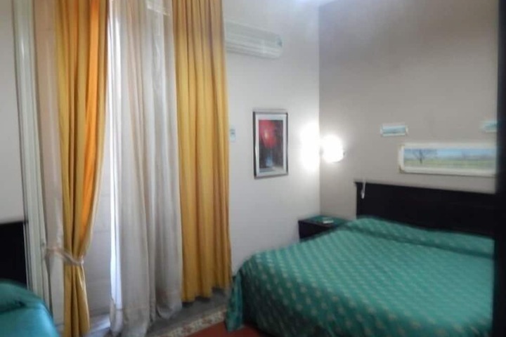 Room 6 of 22