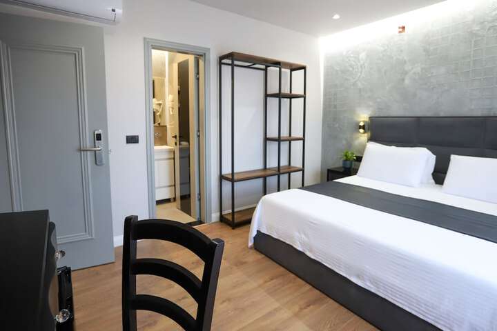 Room 83 of 121