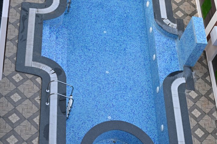 Pool 79 of 123