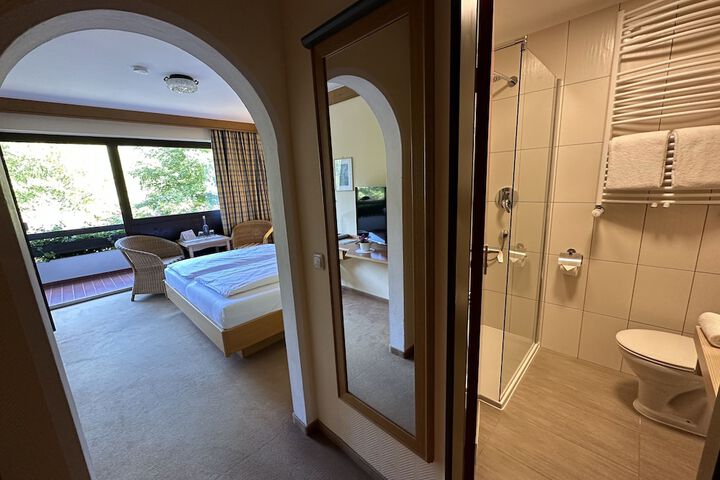 Room 33 of 137