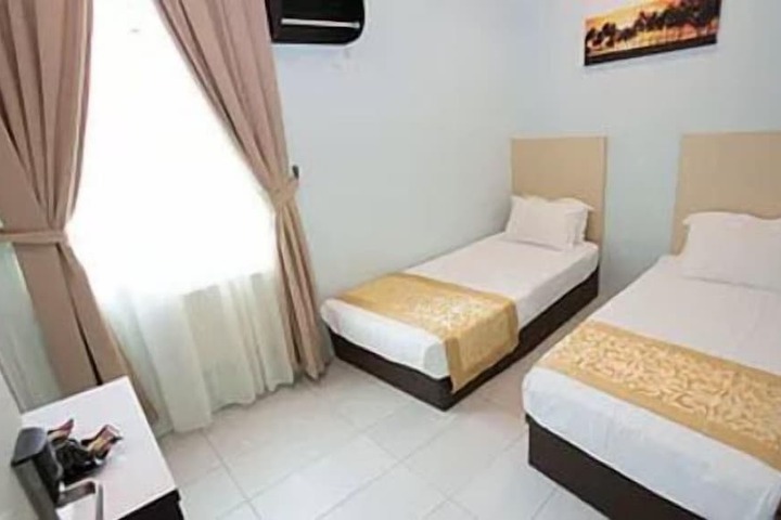 Room 8 of 14
