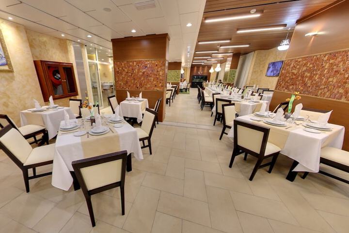 Dining 27 of 36