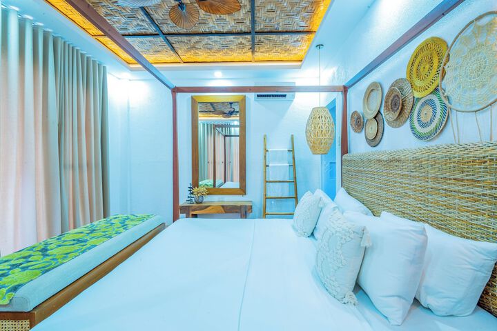 Room 4 of 120