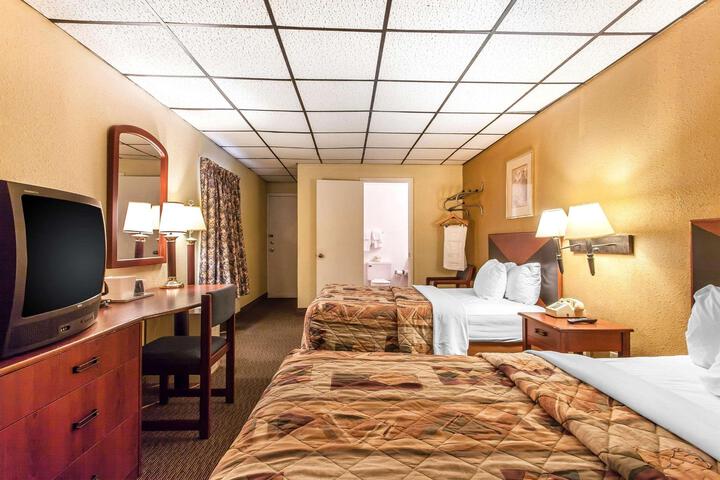2 Double Beds (10 of 15)