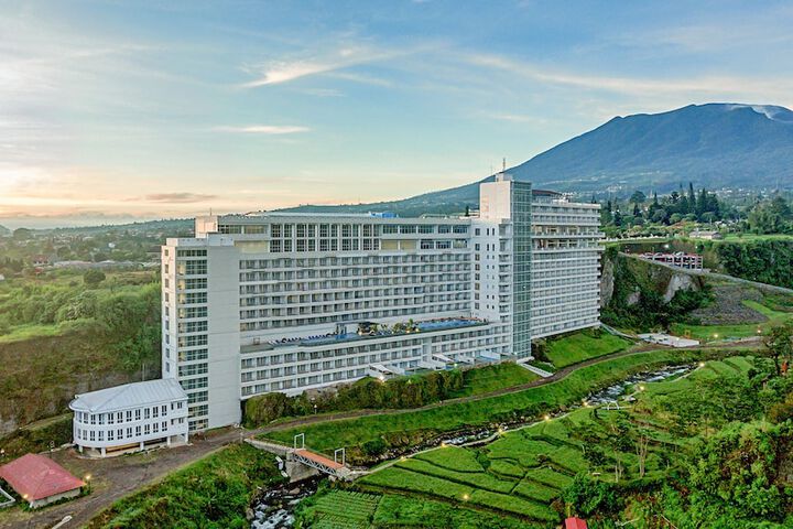 Le Eminence Hotel Convention & Resort Ciloto - Puncak