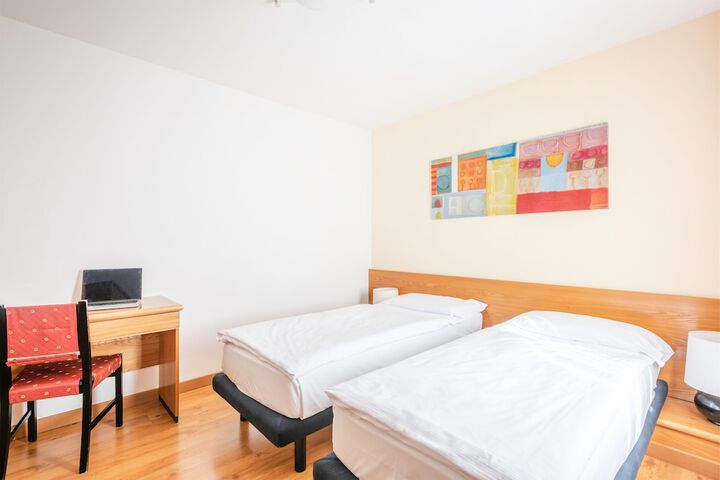 Room 32 of 100