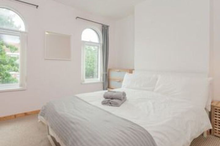 Room 7 of 18