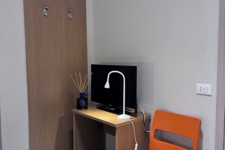 Room 6 of 33