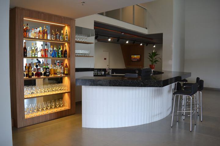 Lounge 24 of 30