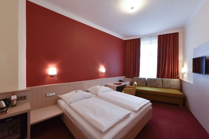 Room 34 of 84