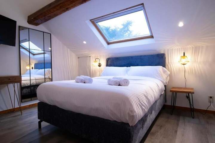 Room 3 of 33