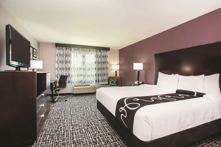 1 King Bed (9 of 12)