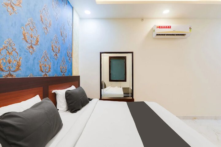 Room 2 of 8