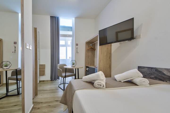 Room 8 of 19