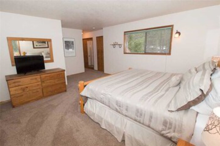 Room 13 of 16