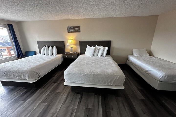 Room 8 of 159