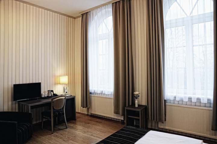 Room 6 of 89