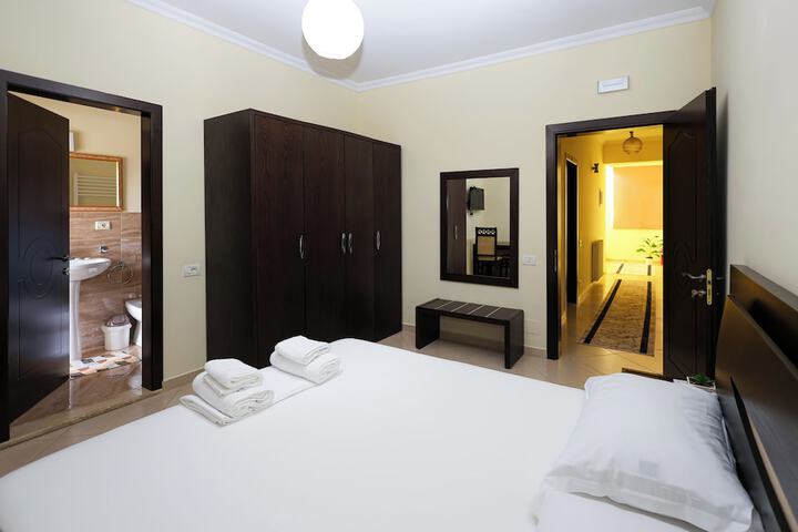 Room 10 of 24