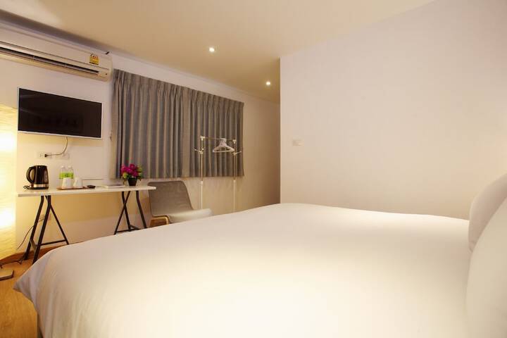 Room 15 of 48
