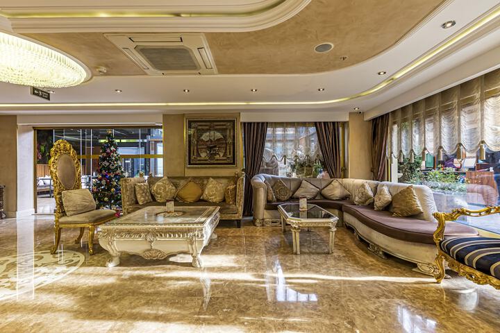 Entrance & Lobby