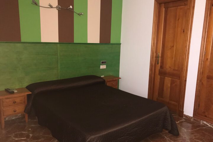 Room 4 of 16