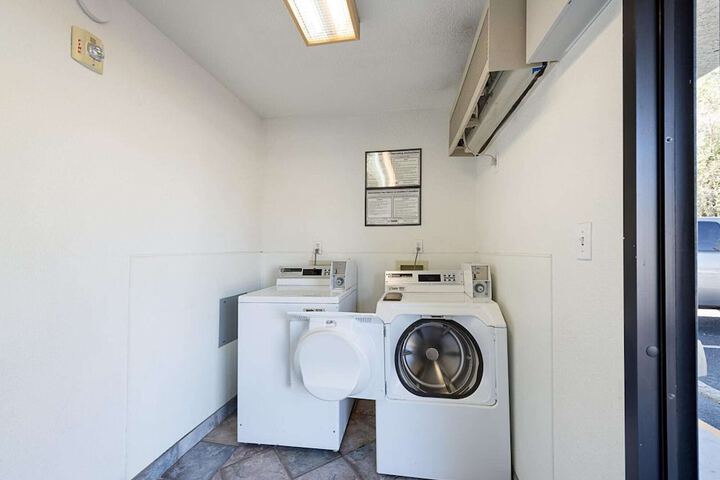 Laundry 24 of 43