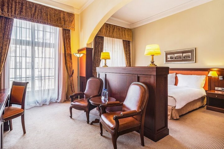 Room 20 of 106