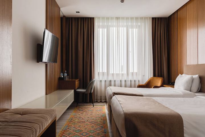 Room 6 of 17