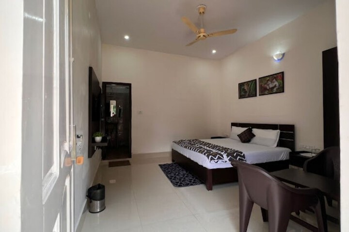 Room 9 of 26
