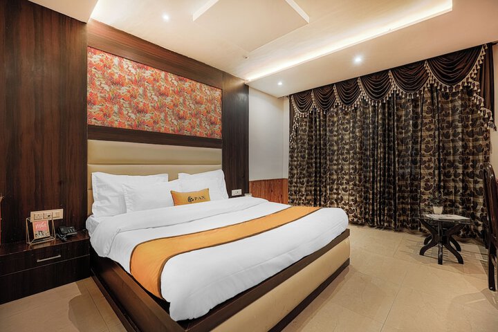 Room 6 of 17