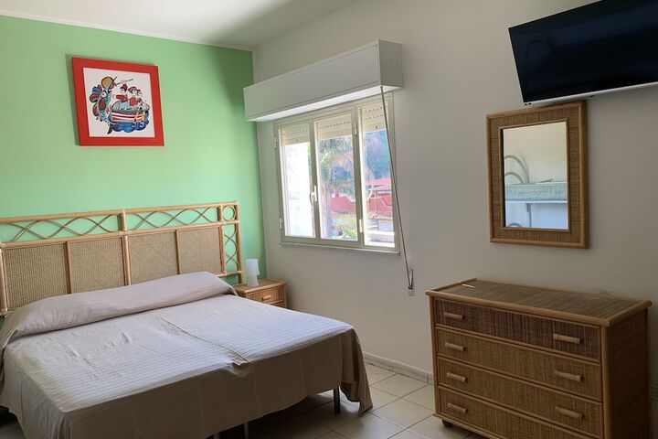 Room 2 of 26
