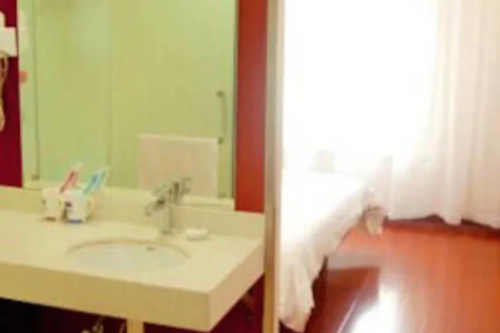 Room 8 of 15