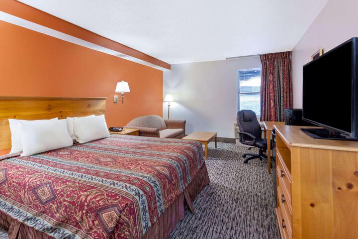 1 King Bed (3 of 7)