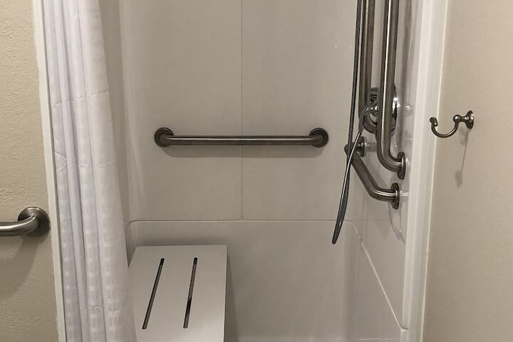 Room 32 of 48