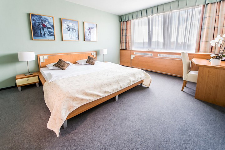 Room 3 of 38