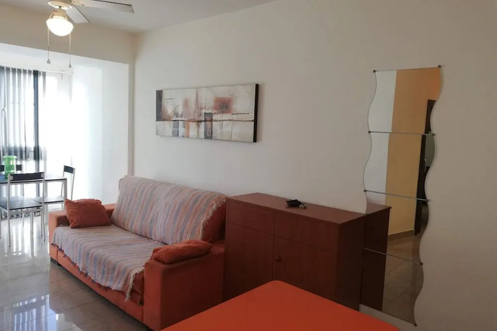 Room 10 of 18