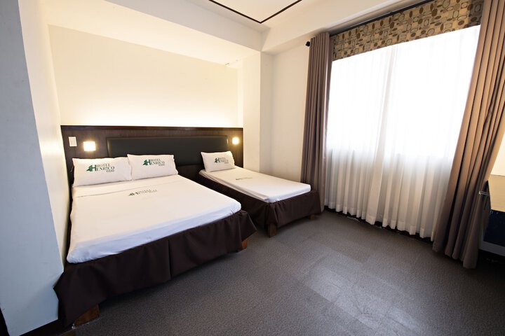 Room 12 of 21