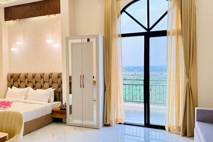 Room 116 of 176