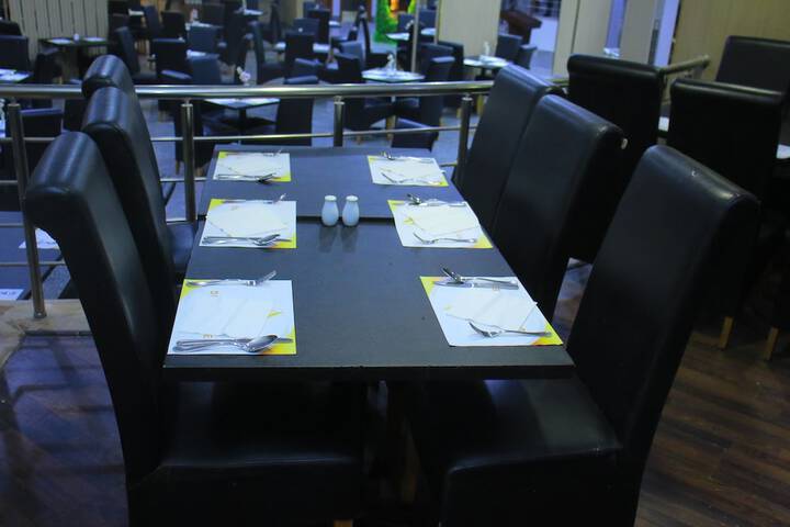 Dining 31 of 42