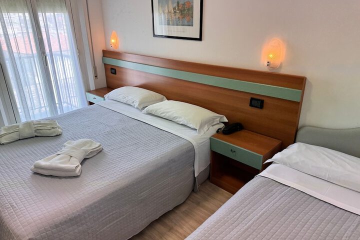 Room 16 of 37
