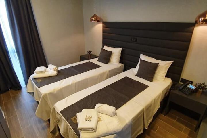 Room 16 of 52